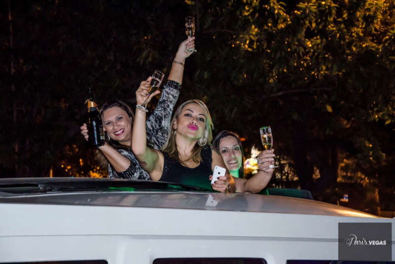 Aluguel de Limousine Branca para Despedida