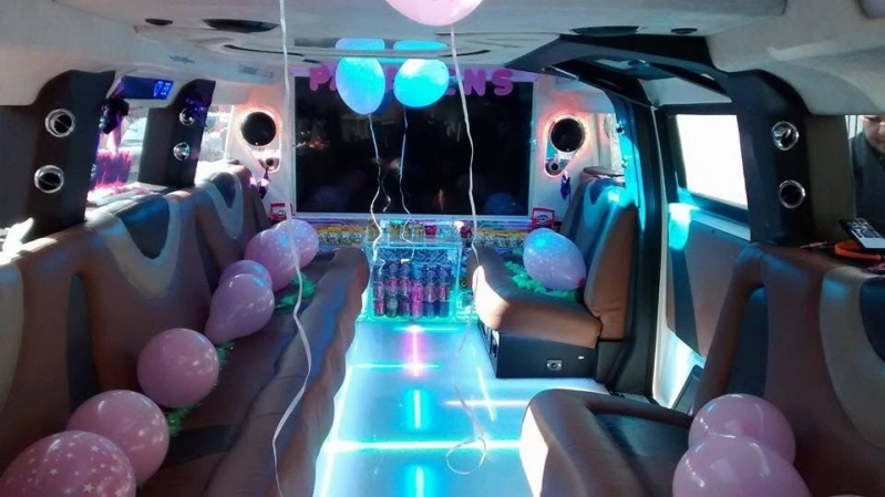 Aluguel Limousine para Festa Infantil com Personagem