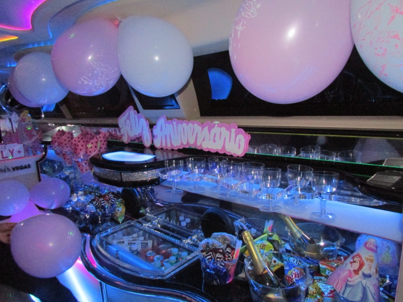 Aluguel de Limousine de Aniversário Infantil Araçatuba - Aluguel de Limousine Rosa para Aniversário