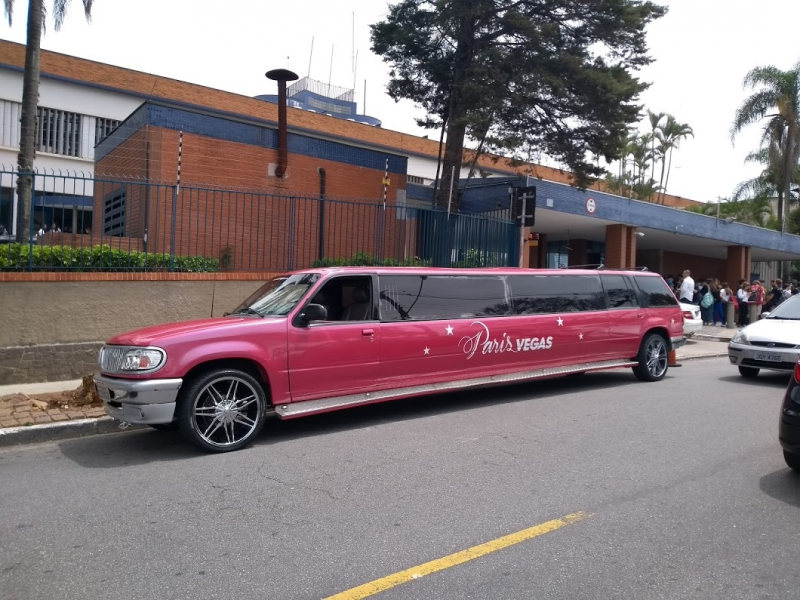 Aluguel de Limousine de Aniversário Rosa Preço Socorro - Aluguel de Limousine para Aniversário Infantil