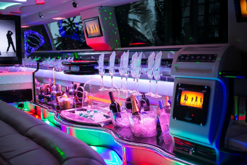 Aluguel de Limousine para Aniversário Preço Jurubatuba - Aluguel de Limousine de Aniversário Rosa