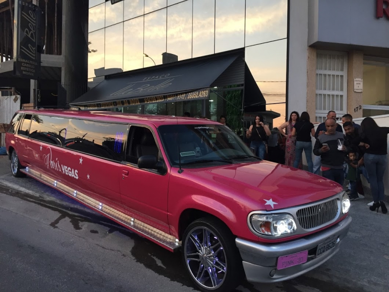 Aluguel de Limousine Rosa para Aniversário Mogi das Cruzes - Aluguel de Limousine de Aniversario 15 Anos