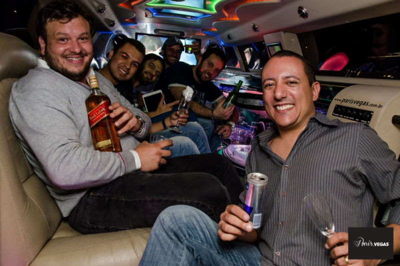 Aluguel de Limousines Brancas para Despedida Água Bonita - Aluguel Limousine Despedida de Solteira