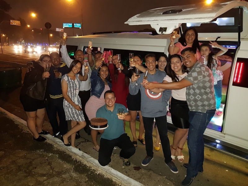 Aluguel Limousine para Festa Preço Aclimação - Aluguel de Limousine para Formatura