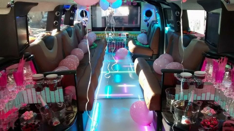 Empresa de Locação de Limousine de Aniversário Debutante Brooklin - Locação de Limousine Branca para Aniversário