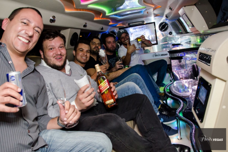 Limousine Balada Poá - Limousine para Aniversário